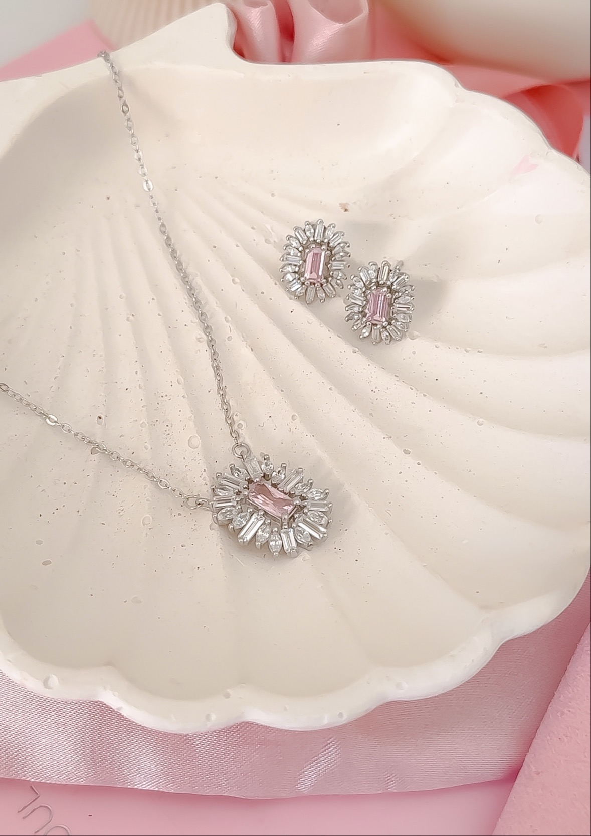 طقم البلور الزهري