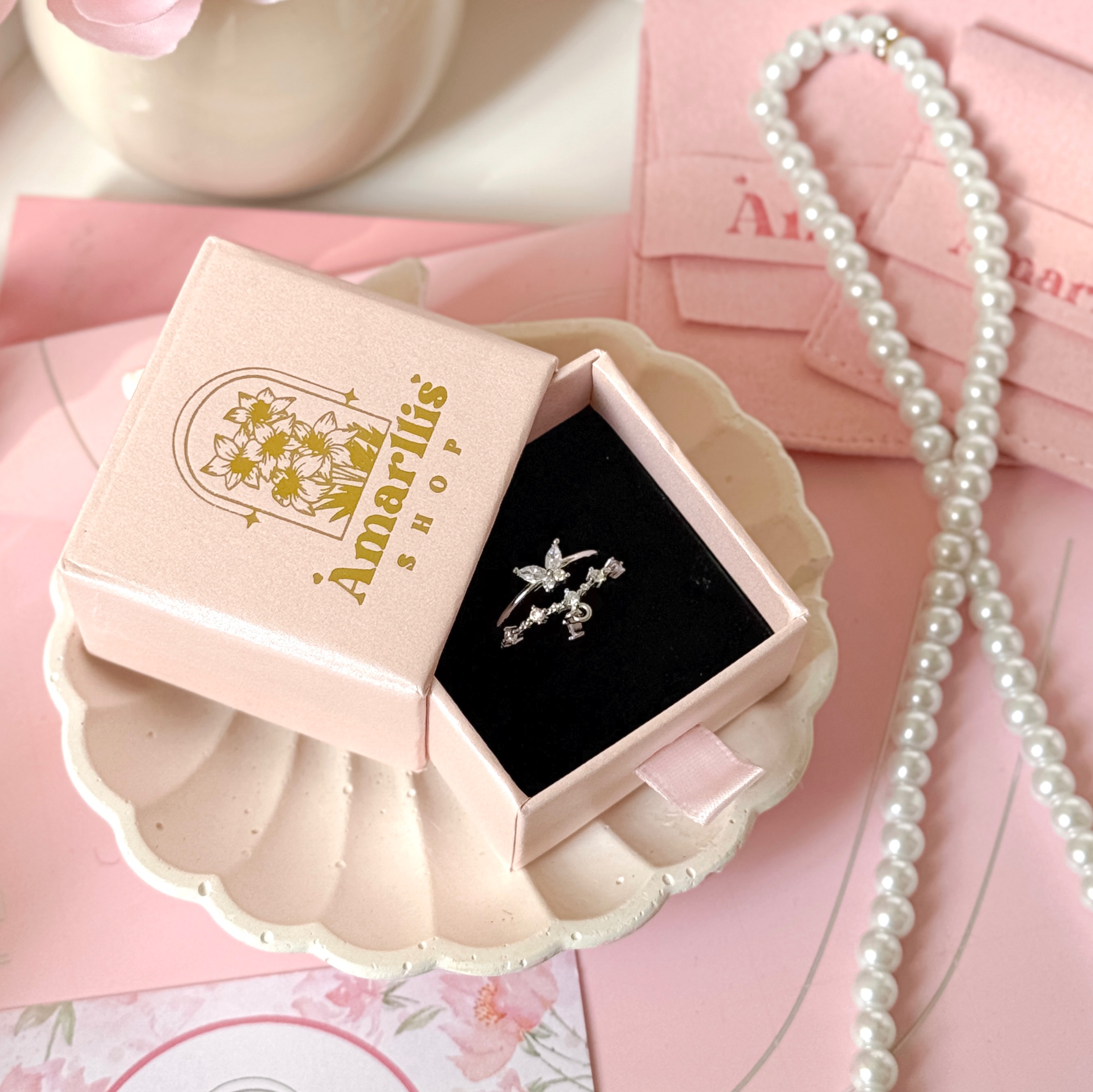 خاتم ضيّ الفراشة