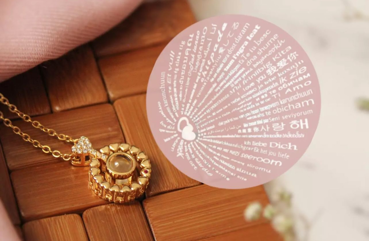 قلادة أحبك بـ 100 لغة