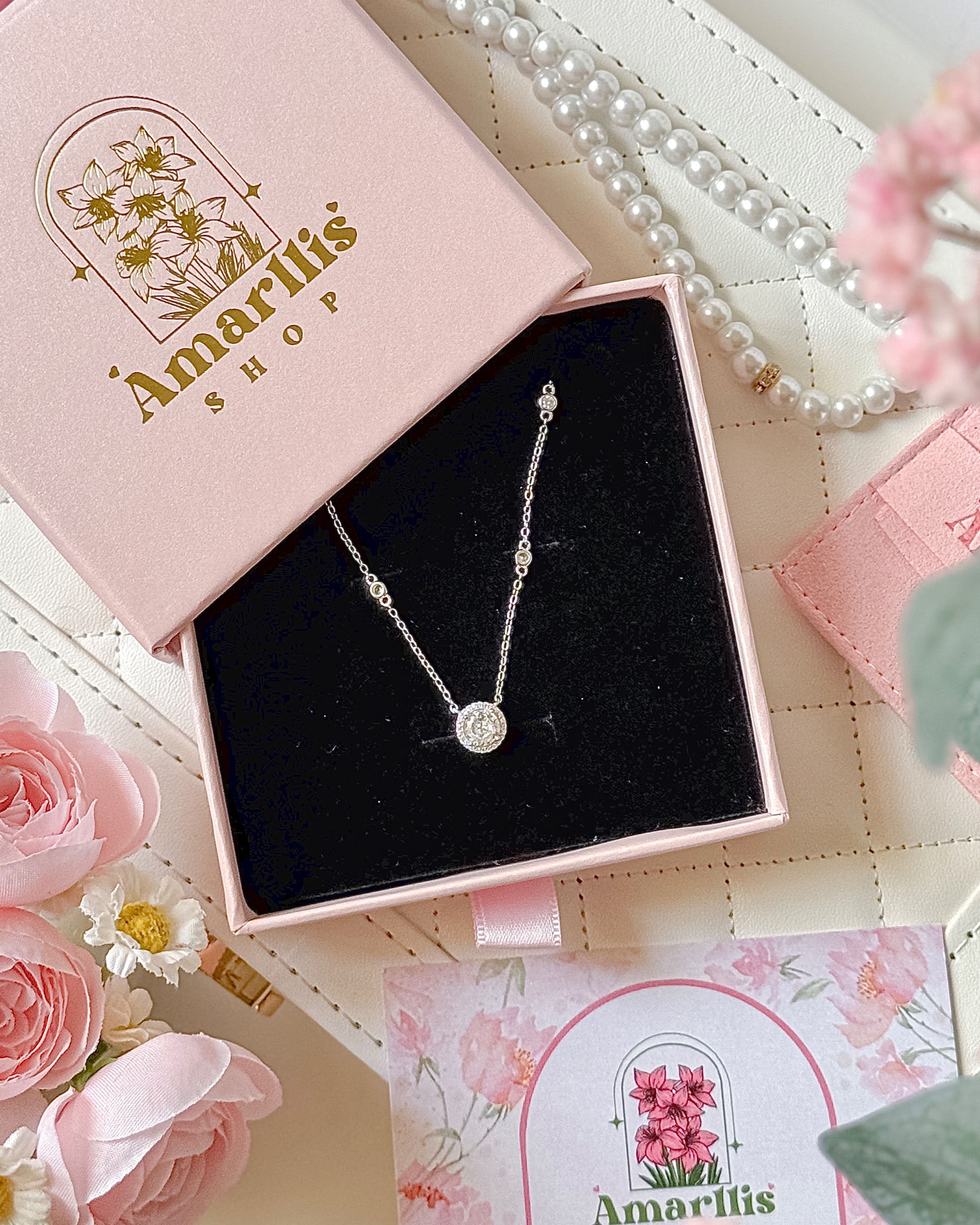 قلادات من الفضة